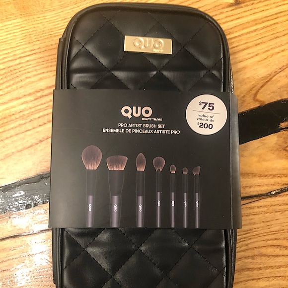 QUO: Limited Holiday Edition Pro Brush Set - 7 Synthetic Cruelty-Free Makeup - Picture 2 of 8
